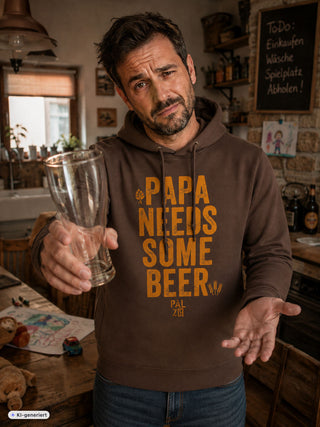 Orangefarbenes Bierkrug mit Weizen-Design und Text „papa braucht ein Bier“.
