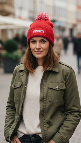 Schwarze Beanie mit ’pälzr’-Patch-Design, gerippte Textur.