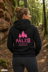 Schwarzer frauen zipper mit pinkem baum grafik und text pälz r mir sinn die ausm wald in verschiedenen farben