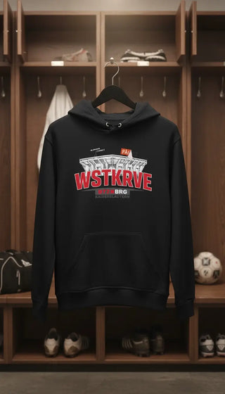 Frauen t-shirt in rot mit schwarzem logo eines stadions und dem text wstkrvve btznbrg kaiserslautern