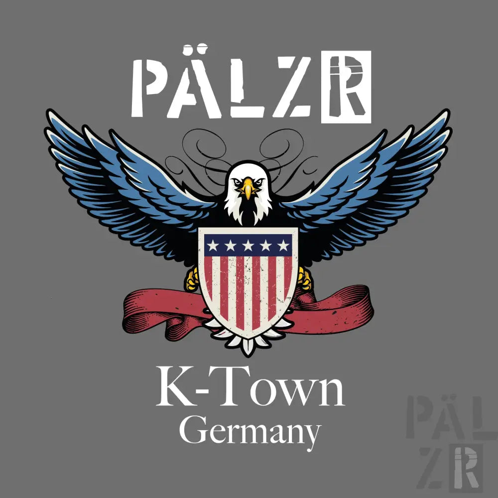 Adler-Schild-T-Shirt mit amerikanischem Flaggen-Design und ’pälzr’-Logo.