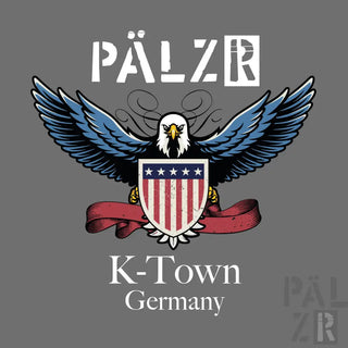 Adler-Schild-T-Shirt mit amerikanischem Flaggen-Design und ’pälzr’-Logo.