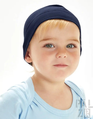 Marineblaue dehnbarer Beanie-Hut mit gerippter Textur und elastischem Band.