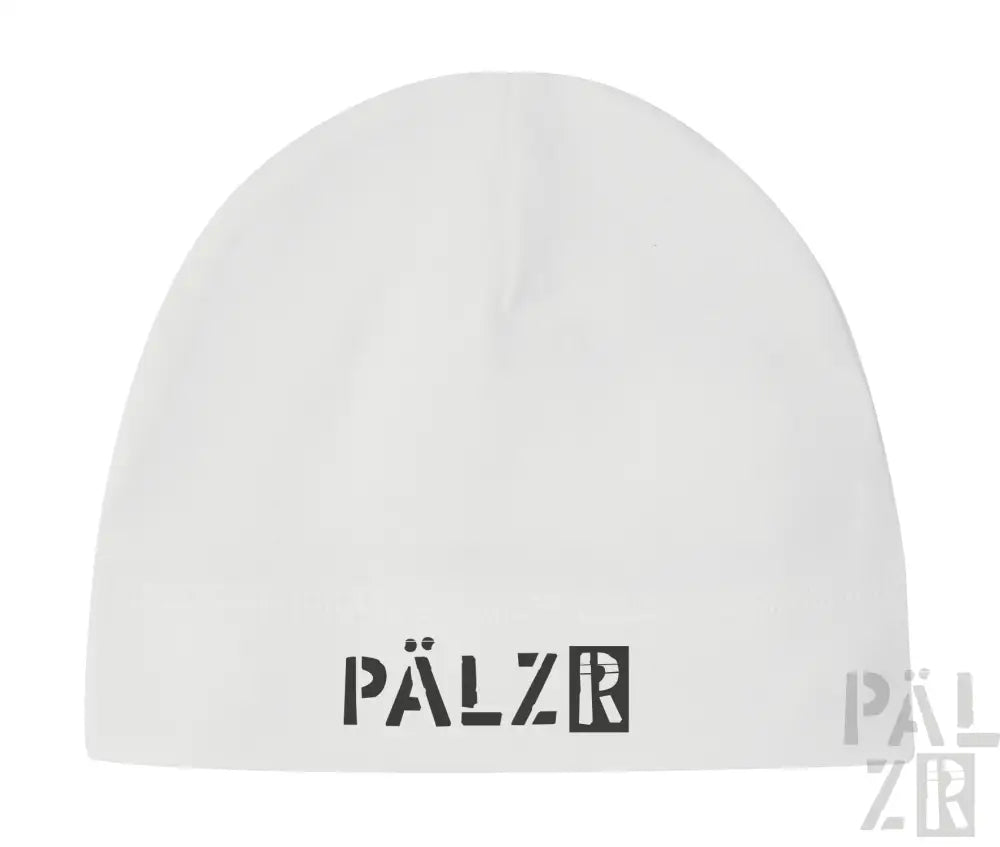 Weiße Beanie mit ’pälzr’-Logo.