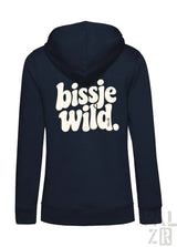 Frauen navy blaue hoodie aus baumwolle mit weißem bissje wild print auf der rückseite in verschiedenen farben