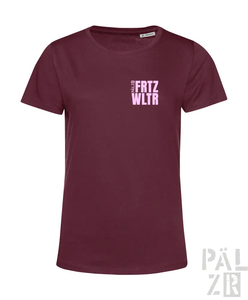Maroon kurzärmeliges T-Shirt mit ’fritz wltr’-Text in Lila auf der Brust, aus Baumwolle gefertigt.