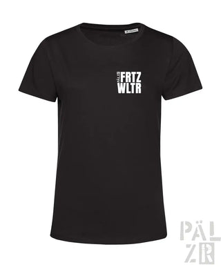 Schwarzes T-Shirt mit weißem Text „frtz wltr“ auf der Brust, aus Baumwolle.