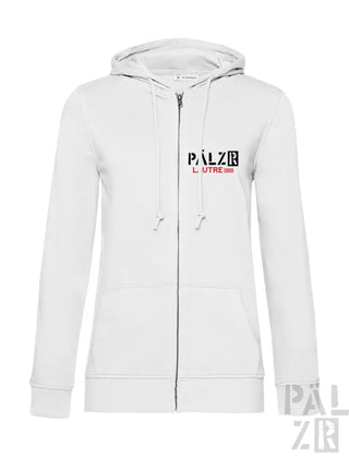 Weiße Kapuzenjacke mit Reißverschluss und dem Logo ’palz l’utrein’ in Schwarz und Rot auf der Vorderseite.