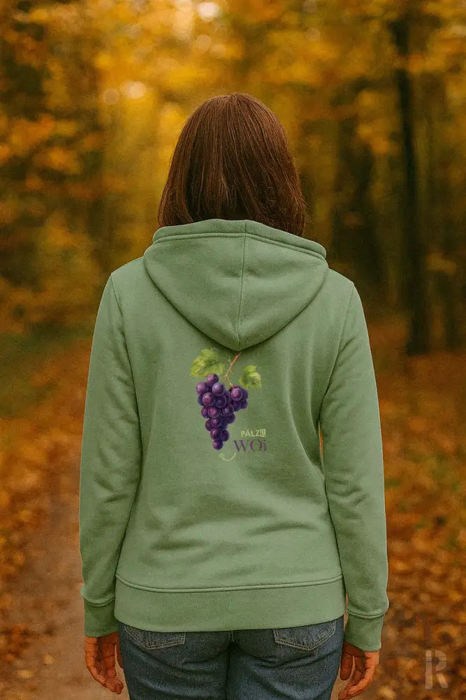 Salbeigrüner Hoodie mit Trauben-Design und ’Haare’-Text auf dem Rücken.