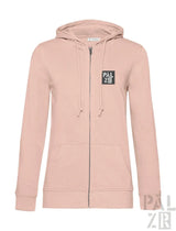 Rosa Kapuzenpulli mit Reißverschluss, schwarzem Logo und Kordelkapuze.