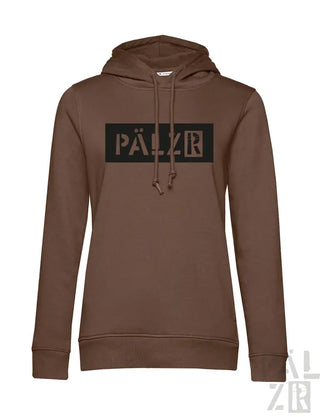 Brauner Hoodie mit schwarzem ’pälzr’-Logo auf der Vorderseite.
