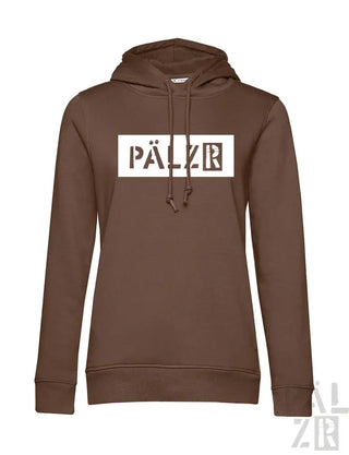 Brauner Hoodie mit ’pälzr’-Logo im weißen Box-Design.