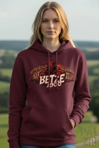 Bordeauxfarbene Kapuzen-Sweatshirt mit rot-weißem Grafikmotiv eines Teufels und dem Text „betze 1900“ über der Brust.