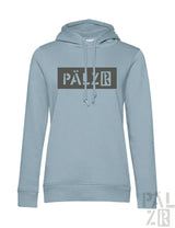 Hellblaues Hoodie mit ’pälzr’-Logo in dunklem grauem Box-Design.
