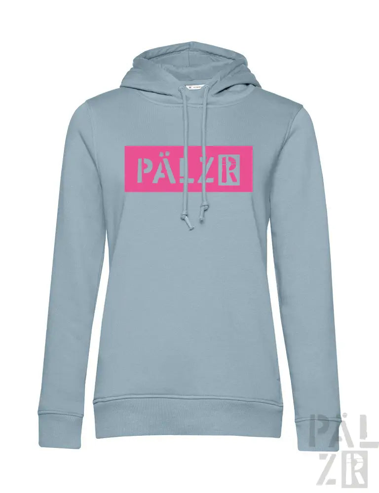 Hellblauer Hoodie mit pinkem ‚palzr‘-Logo und weißen Pfeilen.