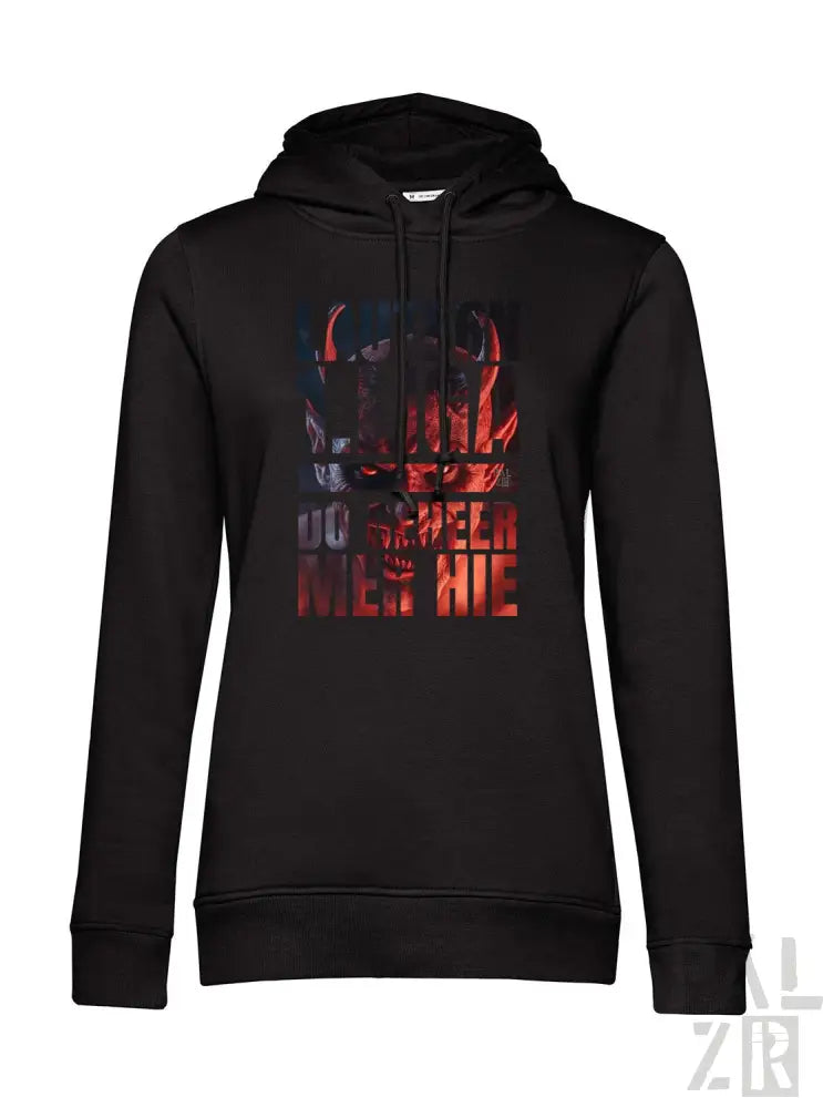 Schwarze Kapuzenjacke mit grafischem Design eines Schädels und Flammen, aus Baumwolle gefertigt.