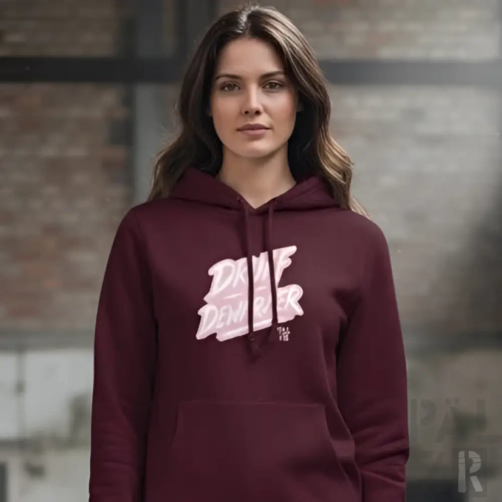 Bordeauxfarbene Kapuzenjacke mit weißem und pinkem Grafikdesign, wahrscheinlich aus Baumwolle oder Polyester-Mischung.