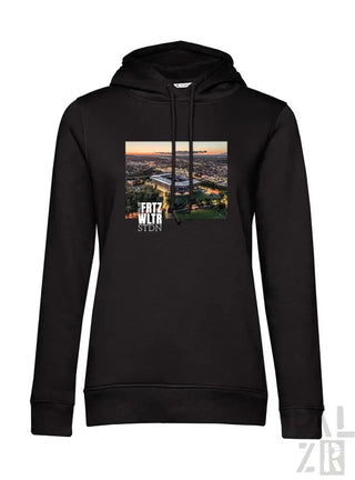 Schwarzer Hoodie mit Stadtbild-Design und Text ’freit wilt stad’, aus Baumwolle.