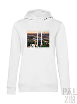 Weißer frauen hoodie mit gedrucktem stadionmotiv bei sonnenuntergang und text fritz walter darunter