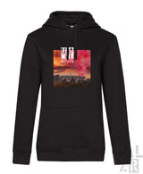 Schwarzer frauen hoodie aus baumwolle mit quadratischem stadionprint bei orange pinkem himmel und text fitz wilt ston
