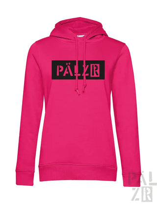 Rosa Hoodie mit schwarzem ’pälzr’-Logo und Kordelzügen.