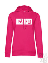Rosa Hoodie mit ’pälzr’-Logo in Weiß und Rot, Material eines Kapuzen-Sweatshirts.