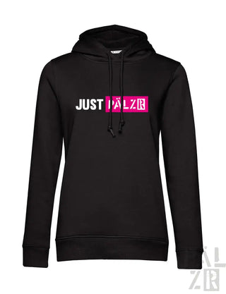 Schwarzer Hoodie mit ’just palzr’ Text in Weiß und Pink auf der Vorderseite, aus Kapuzenschweißstoff.