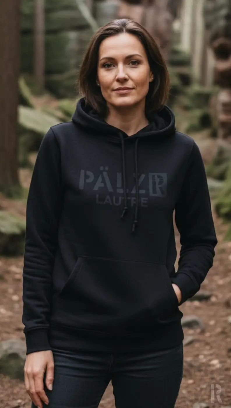 Frauen hoodie lautre in schwarz mit dezentem grauem logo und vordertasche aus pälz laufte material in verschiedenen farben