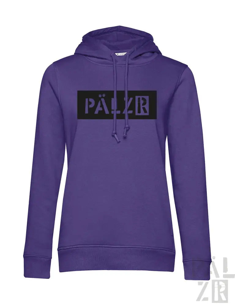 Violetter Hoodie mit schwarzem Logo-Design, Material eines Hooded Sweatshirts.
