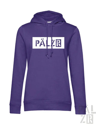 Violetter Hoodie mit weißem „pälzr“-Logo-Design, aus weichem Baumwollmischgewebe.