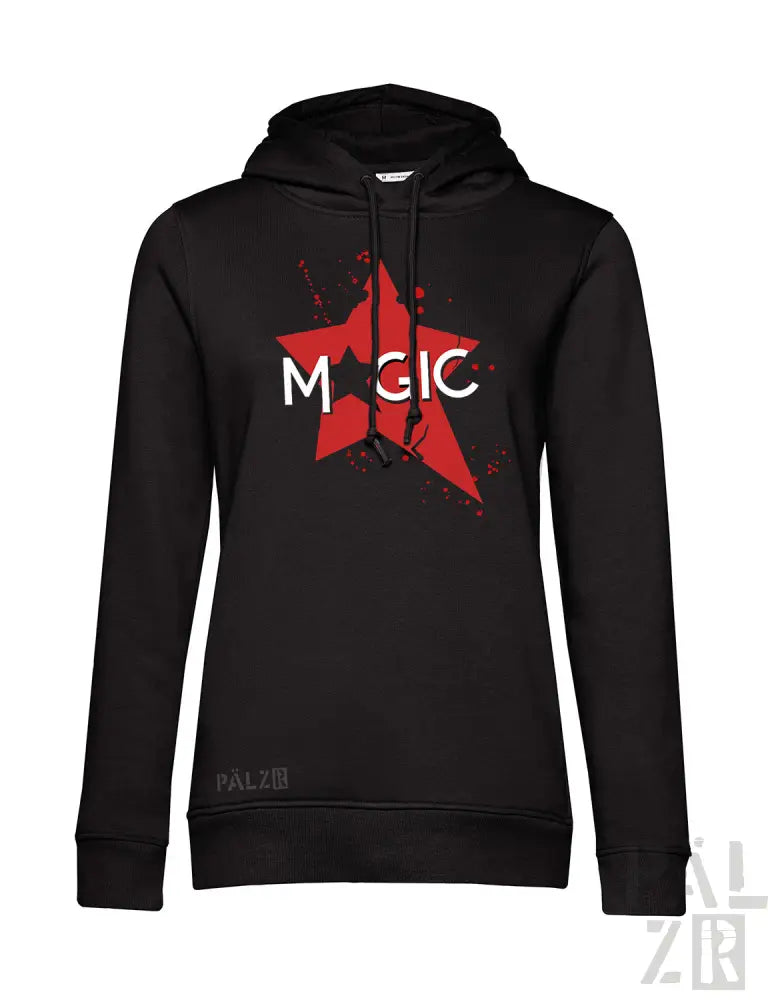Schwarzer Hoodie mit rotem Stern und ’magie’-Textdesign, aus Fleece-Material gefertigt.
