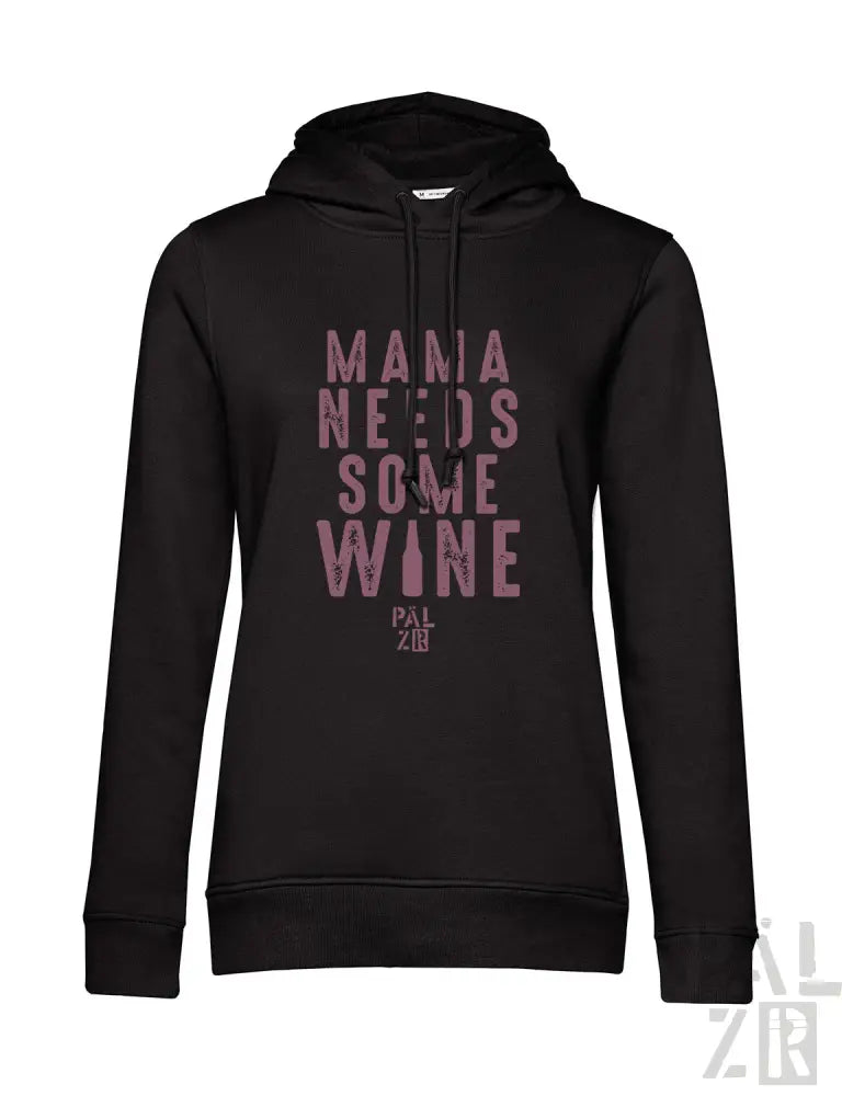 Schwarzer Hoodie mit dem Text „mama braucht etwas Wein’ in pink-weißem Design, mit Kapuze.