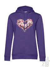 Violetter Damen-Hoodie mit herzförmigem Blumenmuster aus pinken und weißen Blüten.