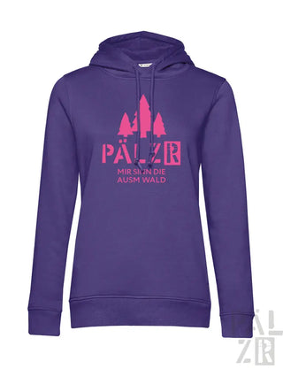 Lila Hoodie mit pinkem Text und Design mit Bäumen.