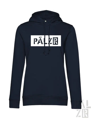 Marineblaue Kapuzenjacke mit ’pälzr’-Logo in weißem Box-Design.