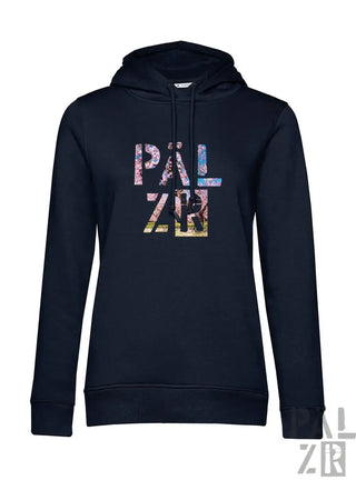 Schwarzer frauen hoodie mit buntem texturiertem pälz r grafik auf der brust aus mandelblüte kollektion