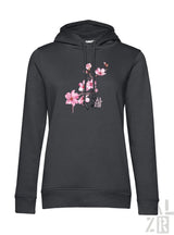 Schwarzer frauen hoodie mit zartem pinkem kirschblütendesign vorne aus der pälzr mandelzweig kollektion