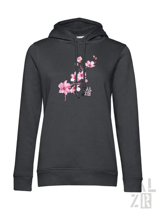 Schwarzer frauen hoodie mit zartem pinkem kirschblütendesign vorne aus der pälzr mandelzweig kollektion
