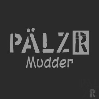 Frauen hoodie blaufog mit beige pälzr mudder logo in grauer abgenutzter schablonenschrift auf dunklem hintergrund