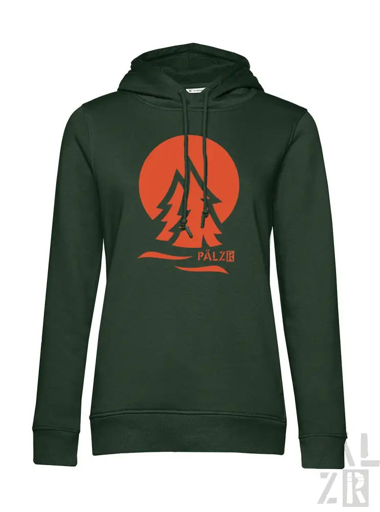 Dunkelgrüner Hoodie mit orange- und weißem Design, das einen stilisierten Baum, Berge, Sonne und den Text ’palzer’ auf der Vorderseite zeigt.