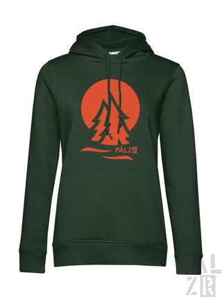 Dunkelgrüner Hoodie mit orange- und weißem Design, das einen stilisierten Baum, Berge, Sonne und den Text ’palzer’ auf der Vorderseite zeigt.