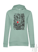Minzgrüner Hoodie mit schwarzem und rotem Design, das den Text ’peal’, ein Herzsymbol und verschiedene Illustrationen zeigt.