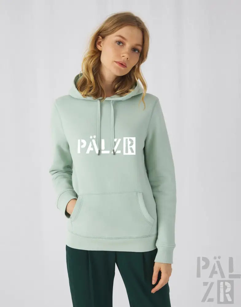 Minzgrüner Hoodie mit weißem „pälzr“-Logo und Kordelkapuze, aus weichem Baumwollstoff gefertigt.