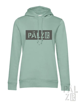 Minzgrüner Hoodie mit ‚pälyr‘-Logo in Weiß und Schwarz.