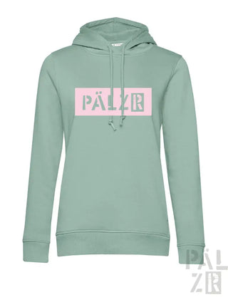 Minzgrüner Hoodie mit pinkem und grauem Logodesign, das einen kastenförmigen Text „pällr“ zeigt.