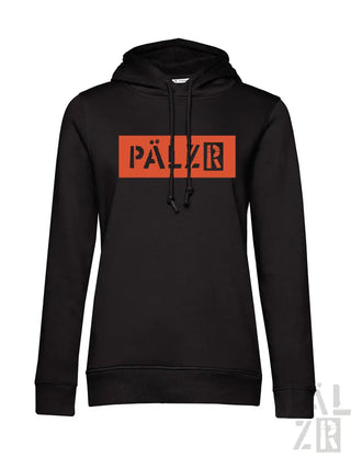 Schwarze Hoodie mit orangem ’pälzr’-Logo und Kordelzügen.