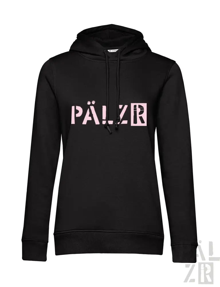 Schwarzer Hoodie mit ’pälzr’-Logo in pink-weißem Design, aus Baumwollmaterial gefertigt.