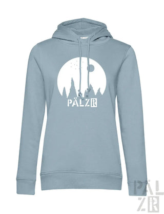 Lichtblauer frauen hoodie mit weißem kreisgrafik und silhouetten von bäumen sowie pälzr schriftzug darunter