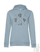 Frauen hoodie aus baumwolle in hellblau mit grauem wald und woi grafik und palz schriftzug