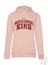 Frauen hoodie in softem blush rosa mit kapuze und rotem westkurvenkind schriftzug auf der brust